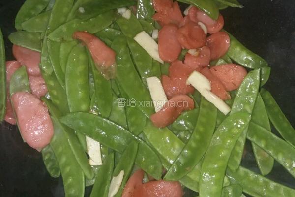 荷兰豆炒香肠的做法图解5