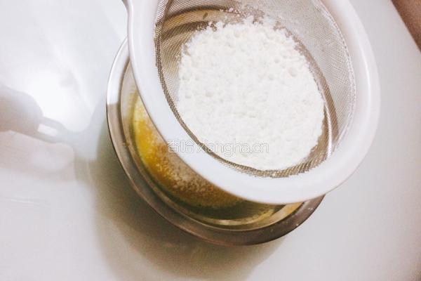 爱心戚风蛋糕（六寸）的做法图解5