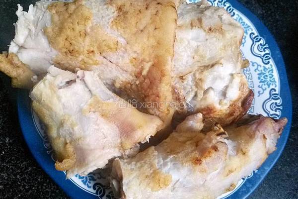 白萝卜炖腊猪脚的做法图解2