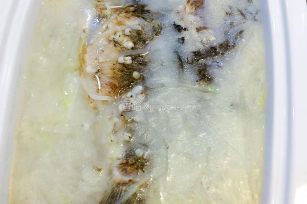 鲫鱼薏米萝卜汤的做法图解8
