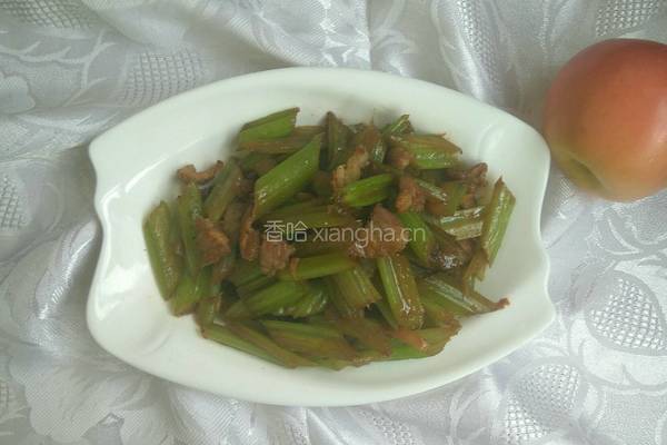 豆瓣酱芹菜肉片的做法图解4