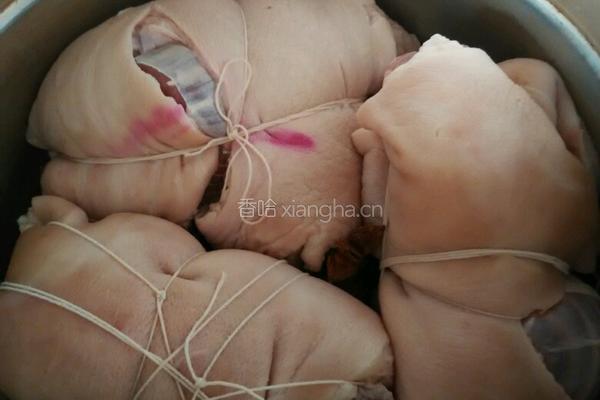 高压锅酱肘子的做法图解2