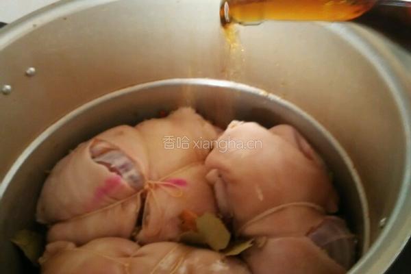 高压锅酱肘子的做法图解4
