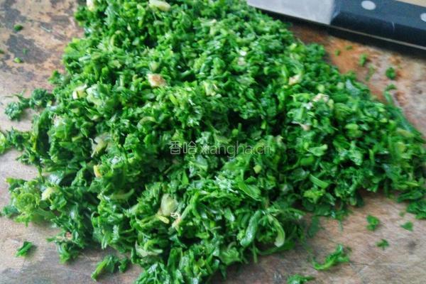 荠菜馅春卷的做法图解1