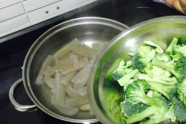 魔芋西兰花的做法图解2