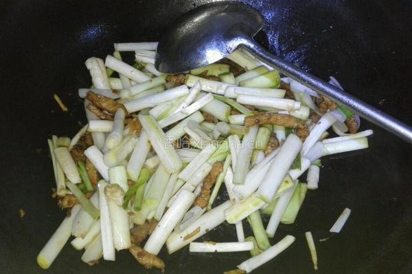 蒜苗炒肉的做法图解5