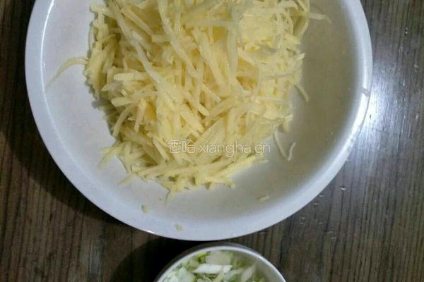 香脆土豆丝饼的做法图解1