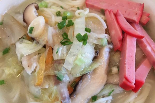 大白菜香菇腊肉砂锅面的做法图解6