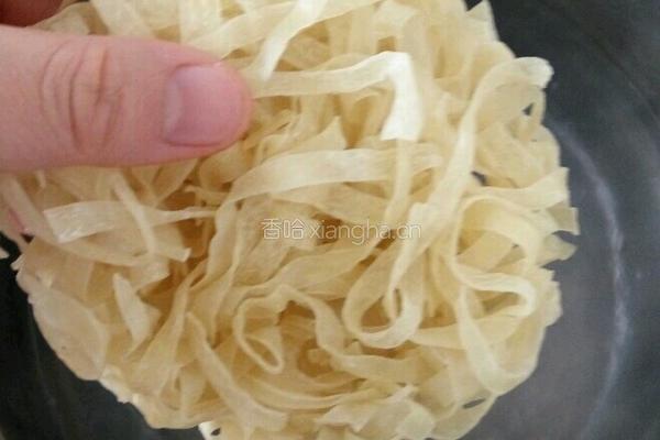 拌麻酱凉皮的做法图解3