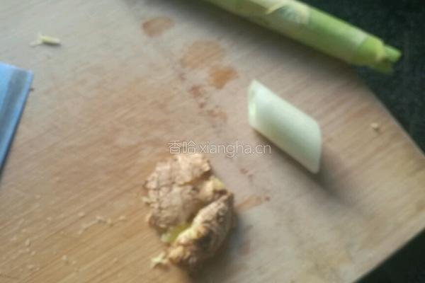 大骨炖萝卜的做法图解3