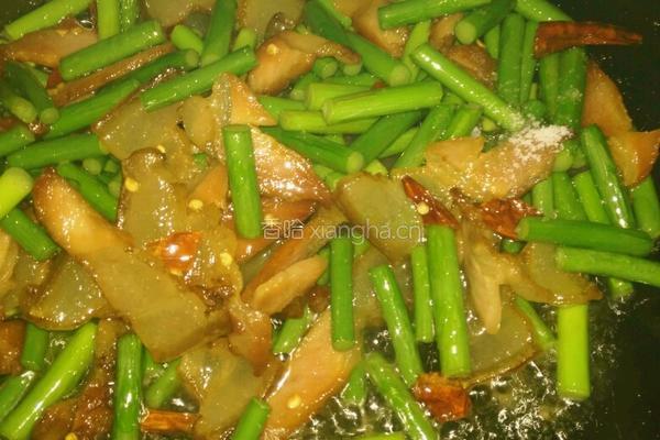 蒜苔炒腊肉的做法图解5