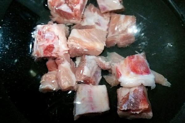 糖醋排骨的做法图解1