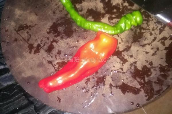 椒丝肉片炒面的做法图解1