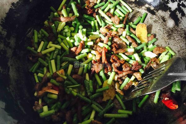 羊肉炒蒜薹的做法图解6