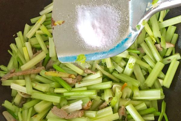 家常炒芹菜的做法图解6