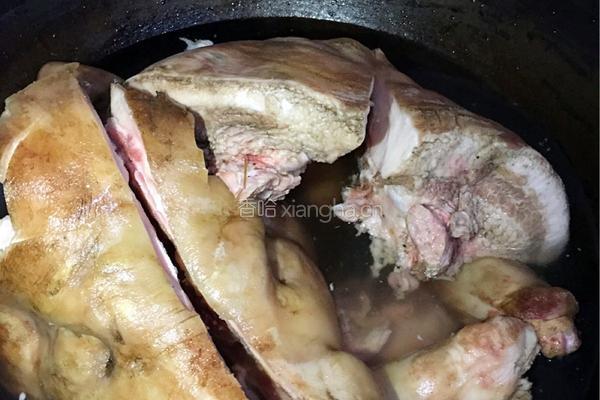 ‍煮熟猪头肉 的做法图解1