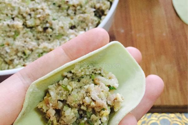 牛油果皮的香菇虾仁饺子的做法图解5