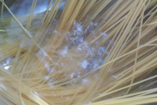 肉酱番茄意面的做法图解5