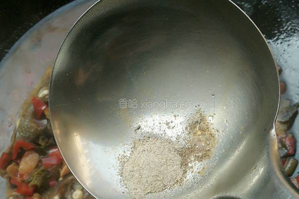 红烧剁椒鱼头的做法图解10