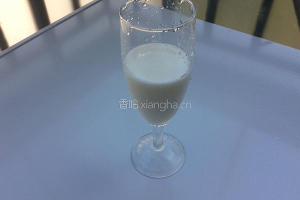 草莓麦片酸奶的做法图解1