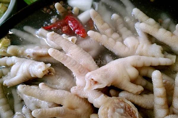 泡椒鸡爪的做法图解1