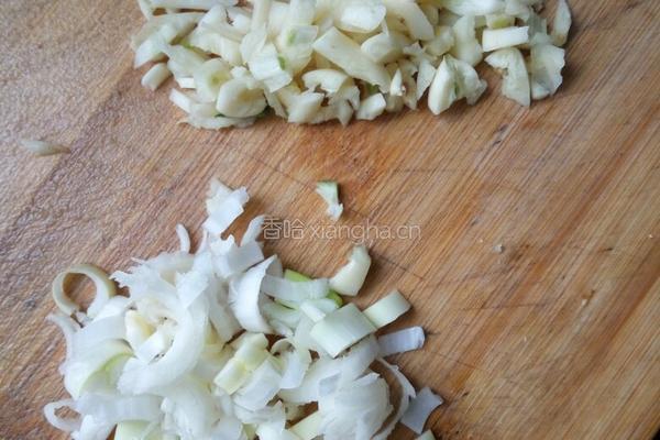 凉拌黄瓜粉丝金针菇的做法图解4