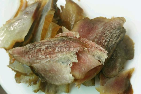 蒜炒腊肉的做法图解1