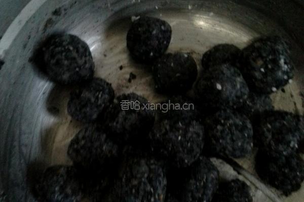 桂花黑芝麻猪油汤圆的做法图解2