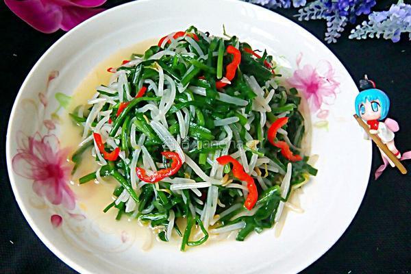韭菜炒绿豆芽的做法图解1