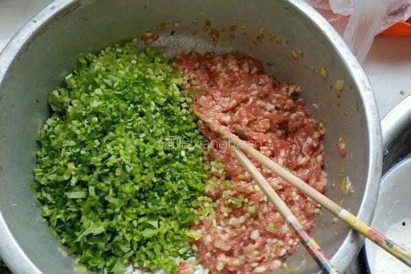 芹菜猪肉饺子的做法图解2