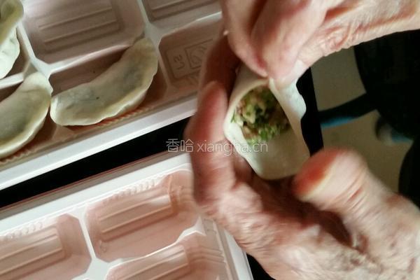 芹菜猪肉饺子的做法图解12