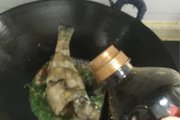 红烧鲈鱼的做法图解3