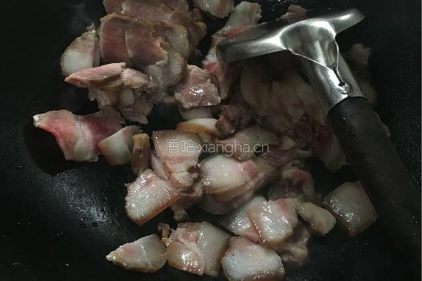 榨菜头炒腊肉的做法图解1