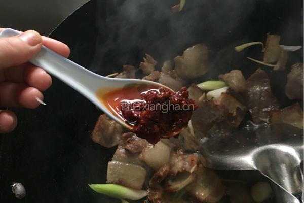 榨菜头炒腊肉的做法图解3