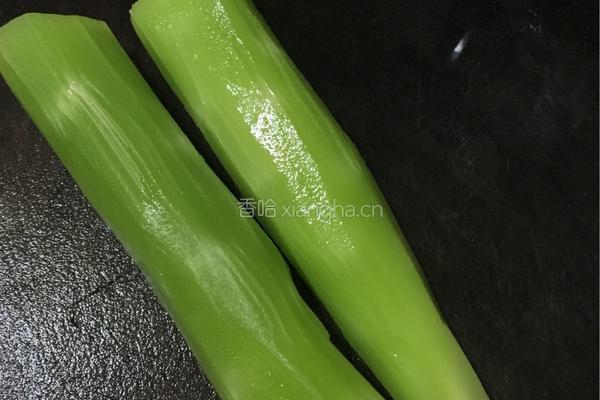 清炒莴笋丝的做法图解1