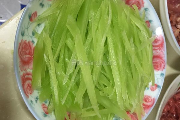 清炒莴笋丝的做法图解2