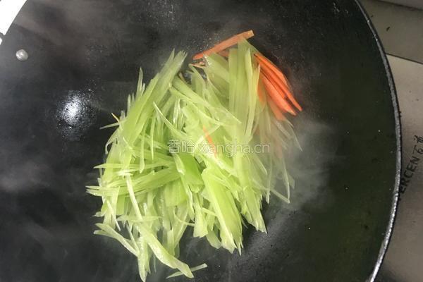 清炒莴笋丝的做法图解4