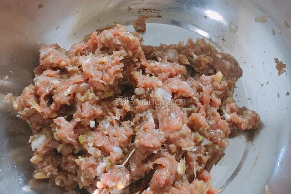 白菜猪肉饺子的做法图解1