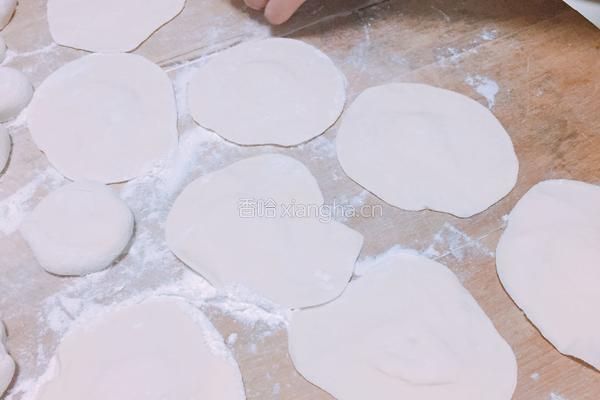 白菜猪肉饺子的做法图解8