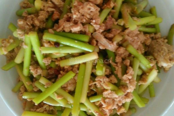 鸡蛋炒蒜苔的做法图解4