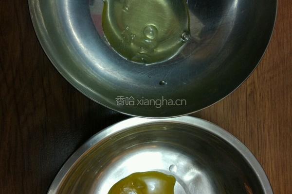 草莓玫瑰纸杯蛋糕的做法图解1