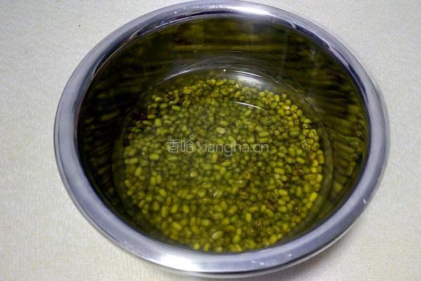 抹茶绿豆糕的做法图解1