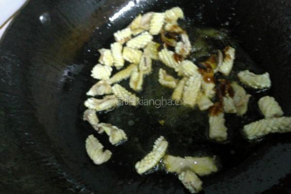 鱿鱼炒韮菜的做法图解10