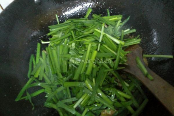鱿鱼炒韮菜的做法图解11