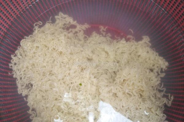 七彩湿面的做法图解2