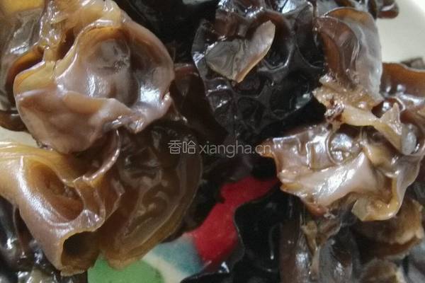 芹菜炒黑木耳的做法图解4