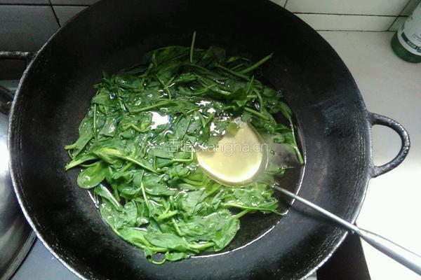 豆腐豌豆尖汤的做法图解2