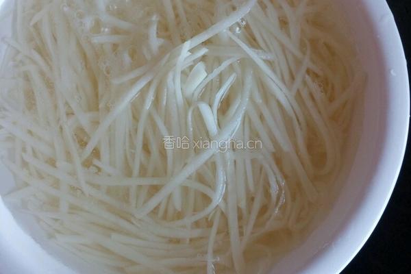 醋溜土豆丝的做法图解1