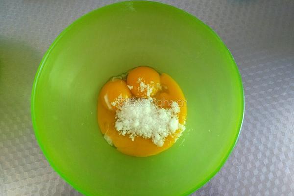 花纹蜂蜜蛋糕卷的做法图解2
