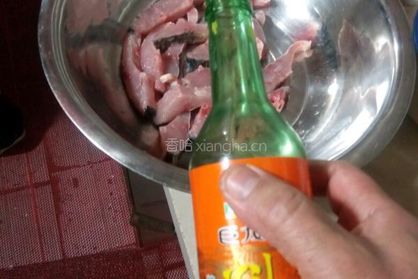 达州石梯大河鱼庄蒸鱼的做法图解3